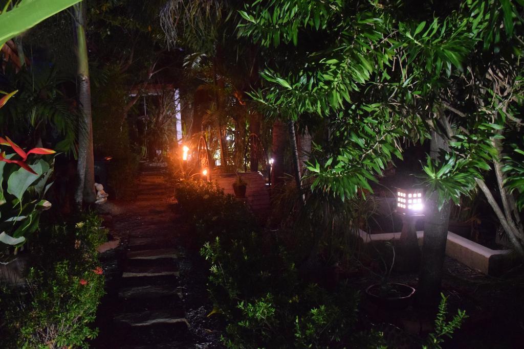 สนุกบังกาโลว์ส์ Hotel Rawai ภายนอก รูปภาพ